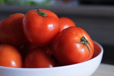 トマトを食べると美肌効果がある理由はリコピンとビタミンC！