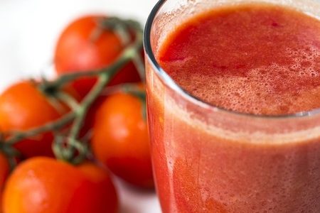 トマトジュースは朝と夜いつ飲むのがいいの？