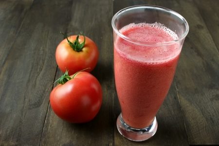 トマトジュースに塩が入っている理由と健康についてまとめました